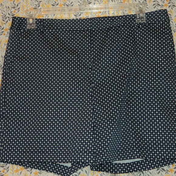 Shorts - Picture 2 of 5